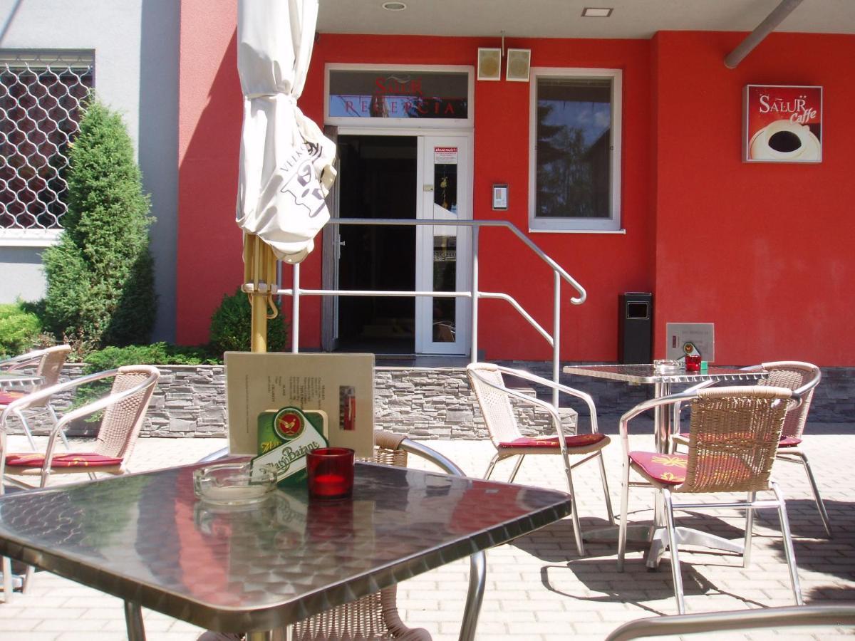 Salur Bed & Breakfast Nové Zámky Exterior foto
